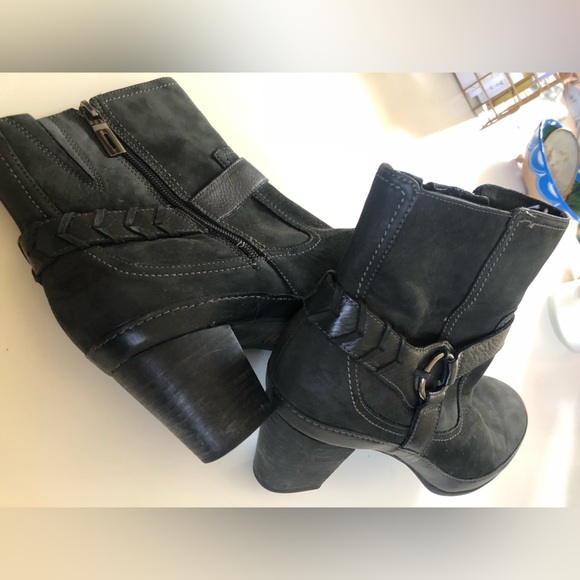 Clarks ActiveAir Leather Boots - Picture 4 of 9